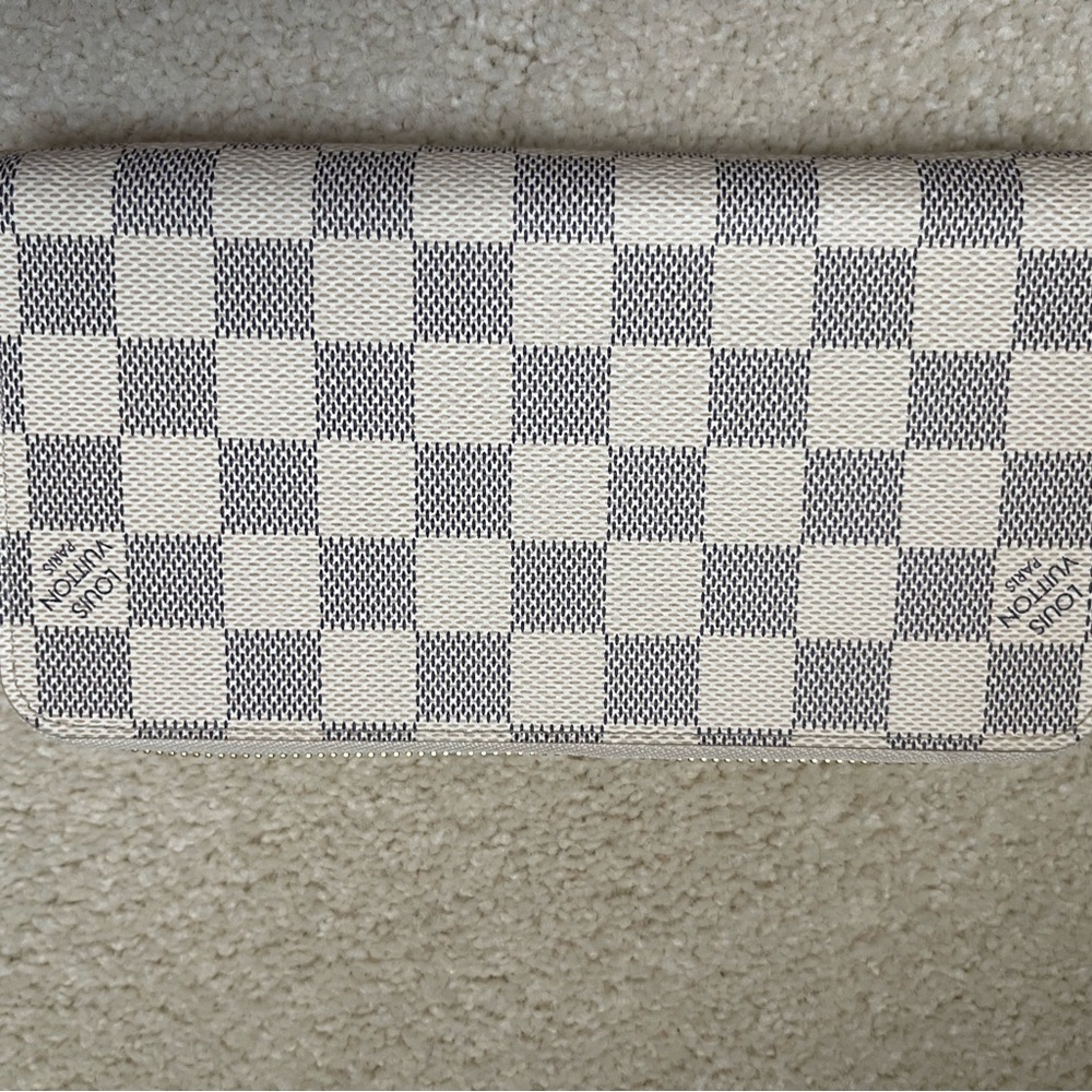 AUTH Louis Vuitton Zippy Azure  - LNWT